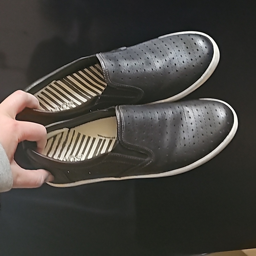 Taos Court Black Leather Perforated Slip-On Sneakers Womens 9.5 COR-13635 220105